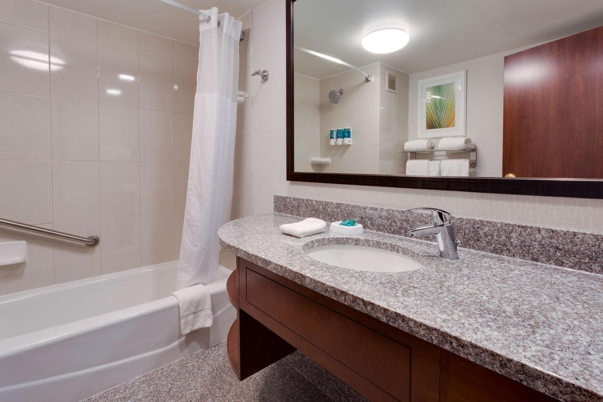 Drury Inn & Suites Columbia Stadium Boulevard 외부 사진