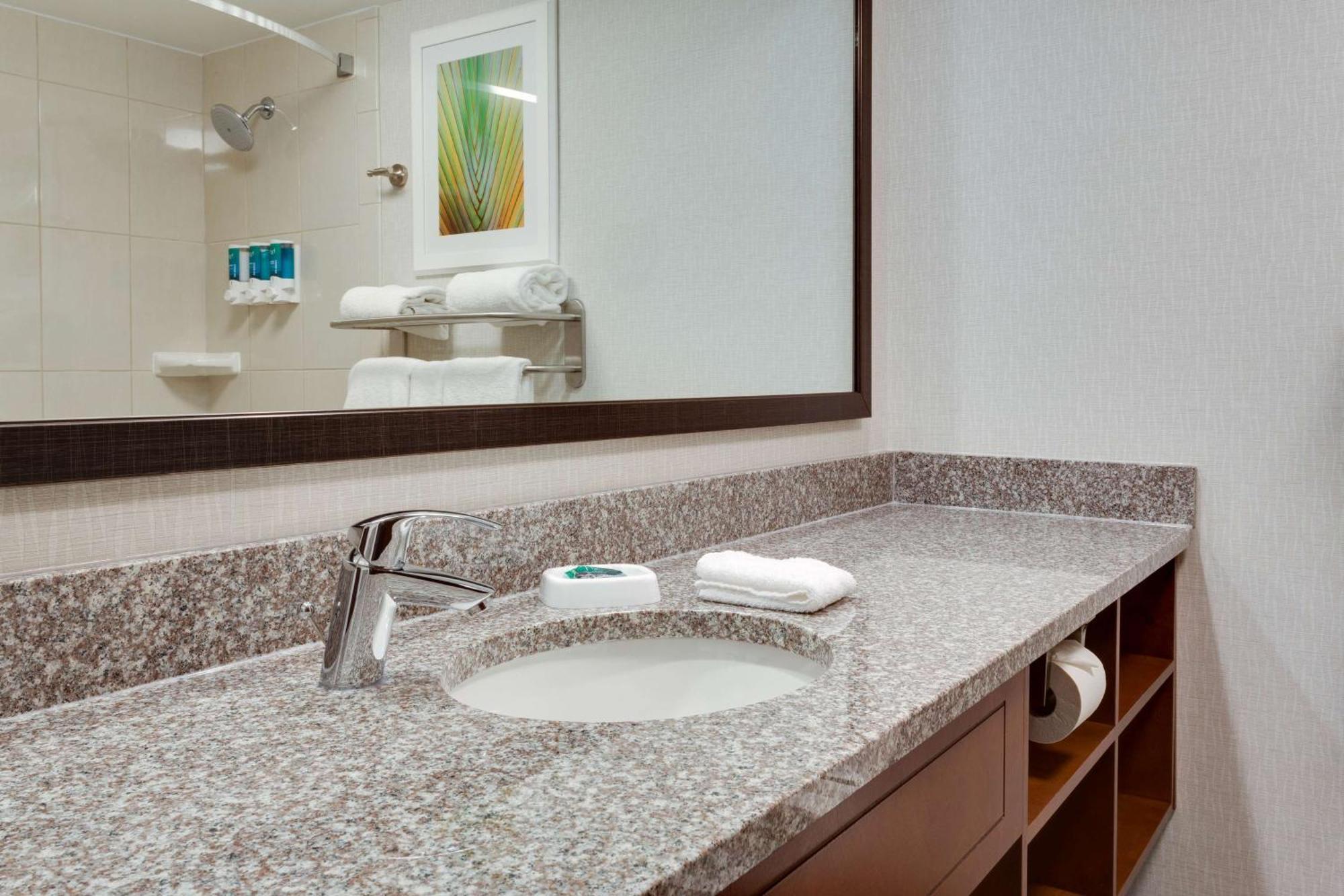 Drury Inn & Suites Columbia Stadium Boulevard 외부 사진