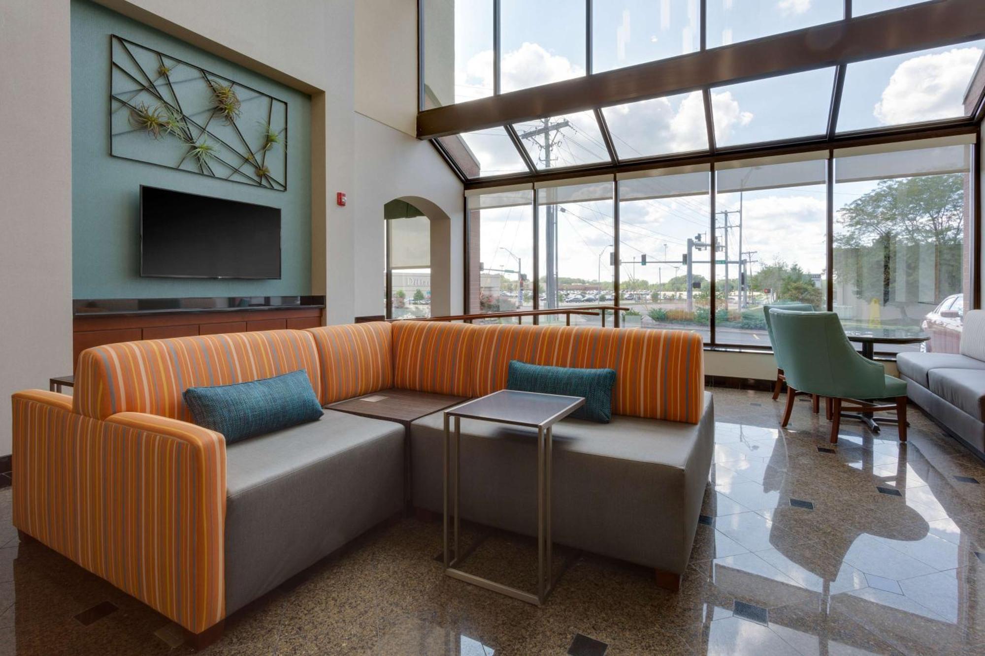 Drury Inn & Suites Columbia Stadium Boulevard 외부 사진